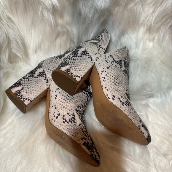 Steve Madden Snakeskin Patterned Ankle Boots - Picture 10 of 10
